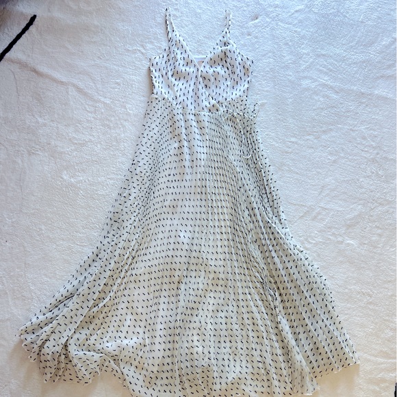 Pleated wrap around maxi dress by H&M 2019 collection by blogger - Picture 6 of 10